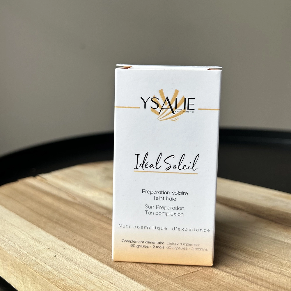 Ysalie - Complément alimentaire Idéal Soleil Protection UV et teint bronzé, sur un plateau